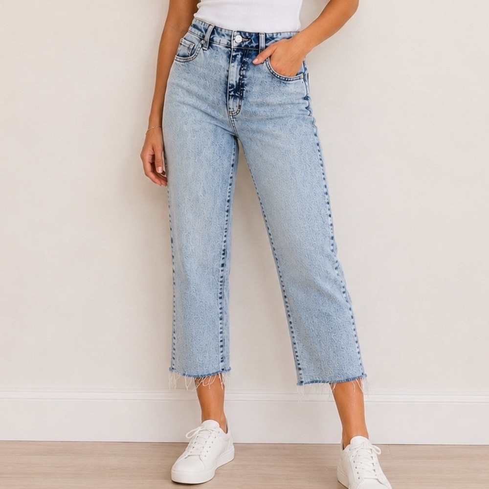 Time and Tru Women's 8 Acid Wash High Rise Cropped Straight Leg Raw Hem Jeans